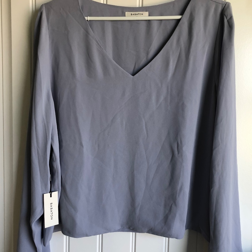 Babaton top. V neck